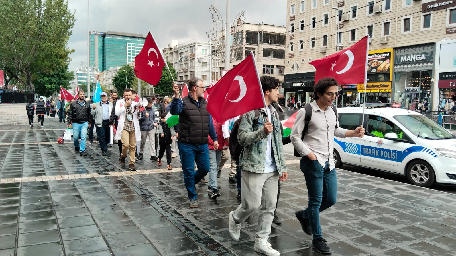 Kayseri’de sağlık çalışanları Filistin için sessiz yürüyüş düzenledi